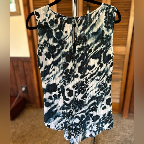 A pea in a pod maternity blouse size medium EUC - Picture 3 of 4